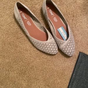 These shoes are now for sale really comfortable Toms, the Jutti neat flat